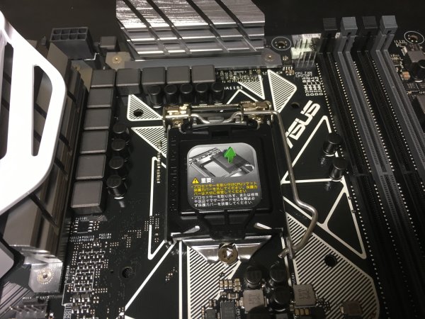 いよいよ組み立て開始！CPU メモリ SSDの取り付け | なにブロ自作PC＆