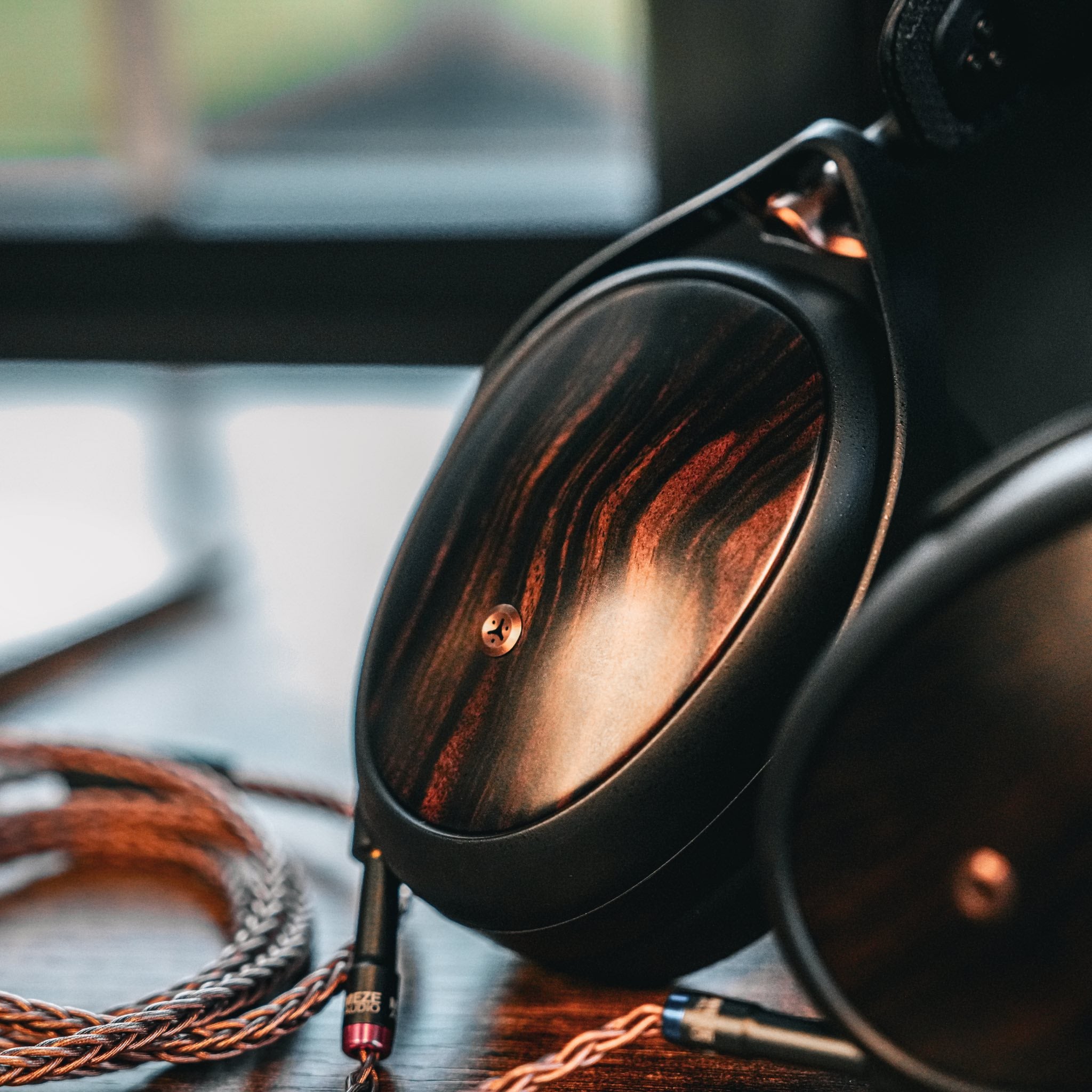 Meze Liric II (2nd Generation) Closed-Back Headphones | Bloom Audio