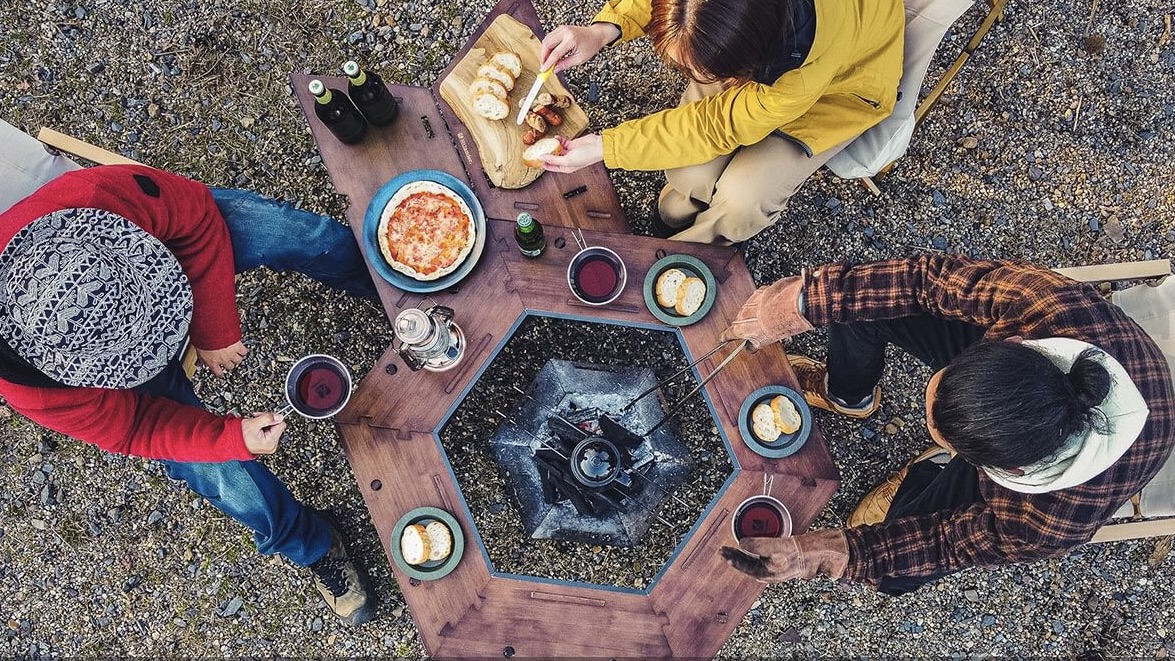 ハイランダーからレイアウト自由自在な「ヘキサゴンテーブル DAN/RAN