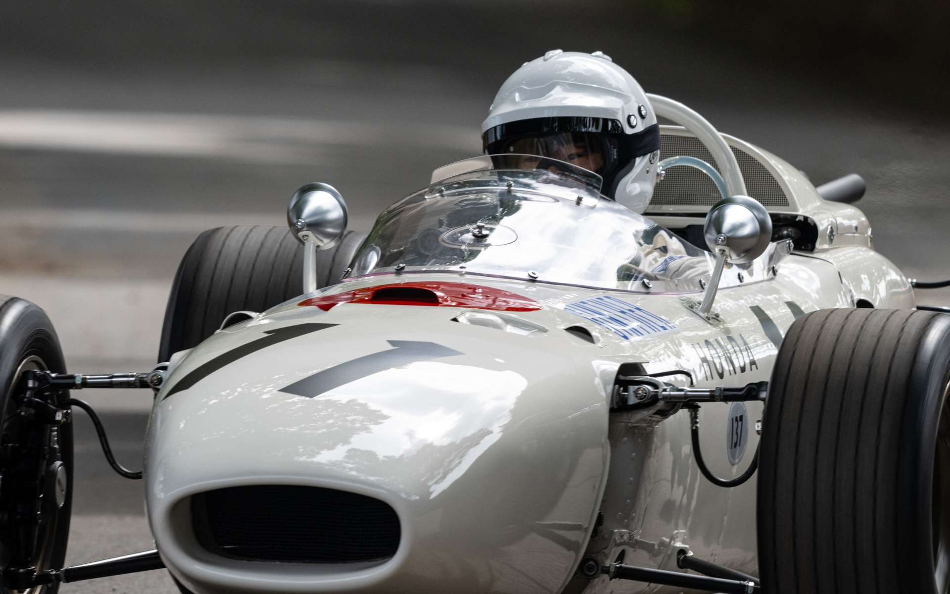 ホンダF1初勝利60周年、角田裕毅選手がF1メキシコGPで「RA272」のデモ