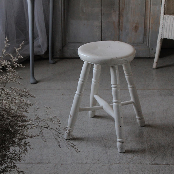 シャビーさが可愛い白ペイントスツール（高さ47cm） イギリス