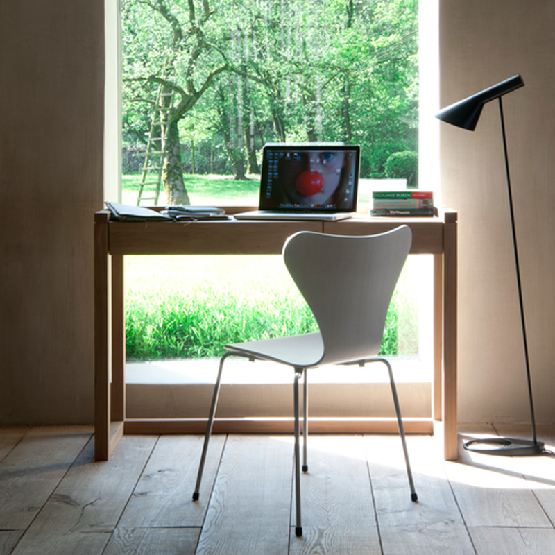 Louis Poulsen（ルイスポールセン）AJ フロアライト ブラック｜Arne