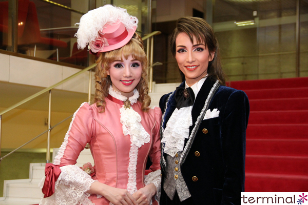 宝塚歌劇雪組 日生劇場公演『伯爵令嬢』囲み取材 | エンタメターミナル