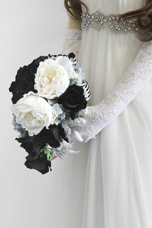 ブラック&ホワイトのモノトーンクールブーケ - 商品詳細／造花