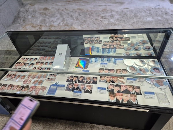 Qoo10] [現地購入/現場写真] AHOF 1st