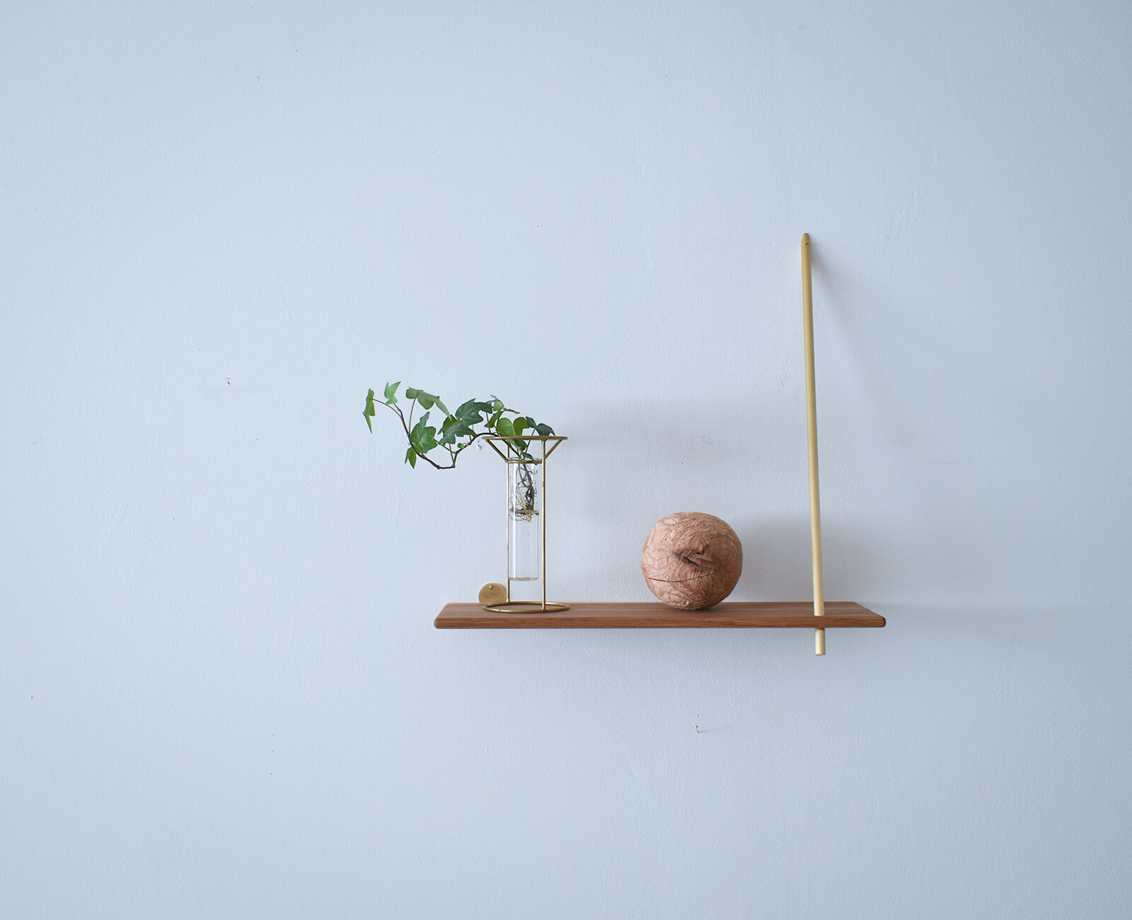ONE POLE SHELF (真鍮とオークの簡易シェルフ)｜CATAWARA（カタワラ）