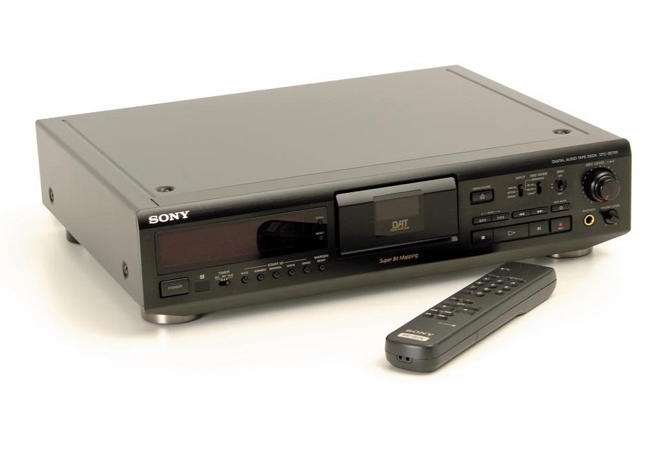 Sony DTC-ZE 700 | hifi-wiki.com