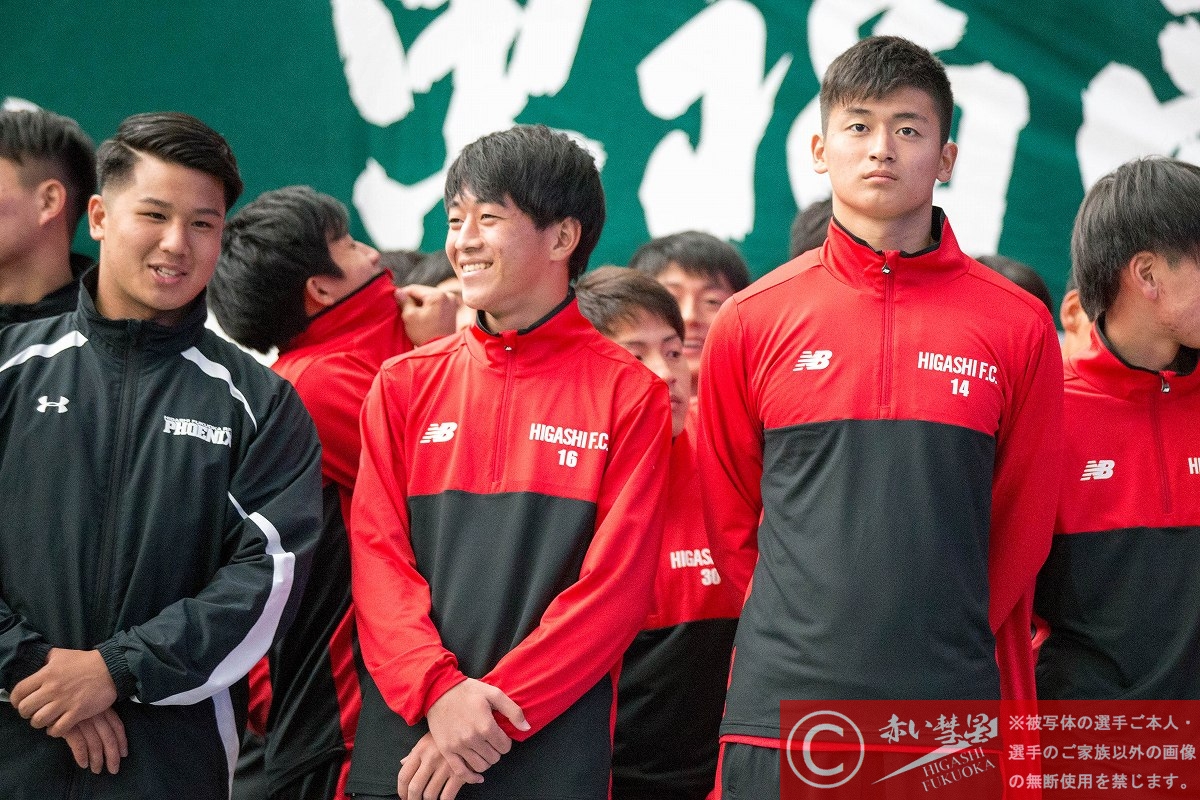 写真館】東福岡高校サッカー部・ラグビー部合同全国大会壮行式 – 赤い