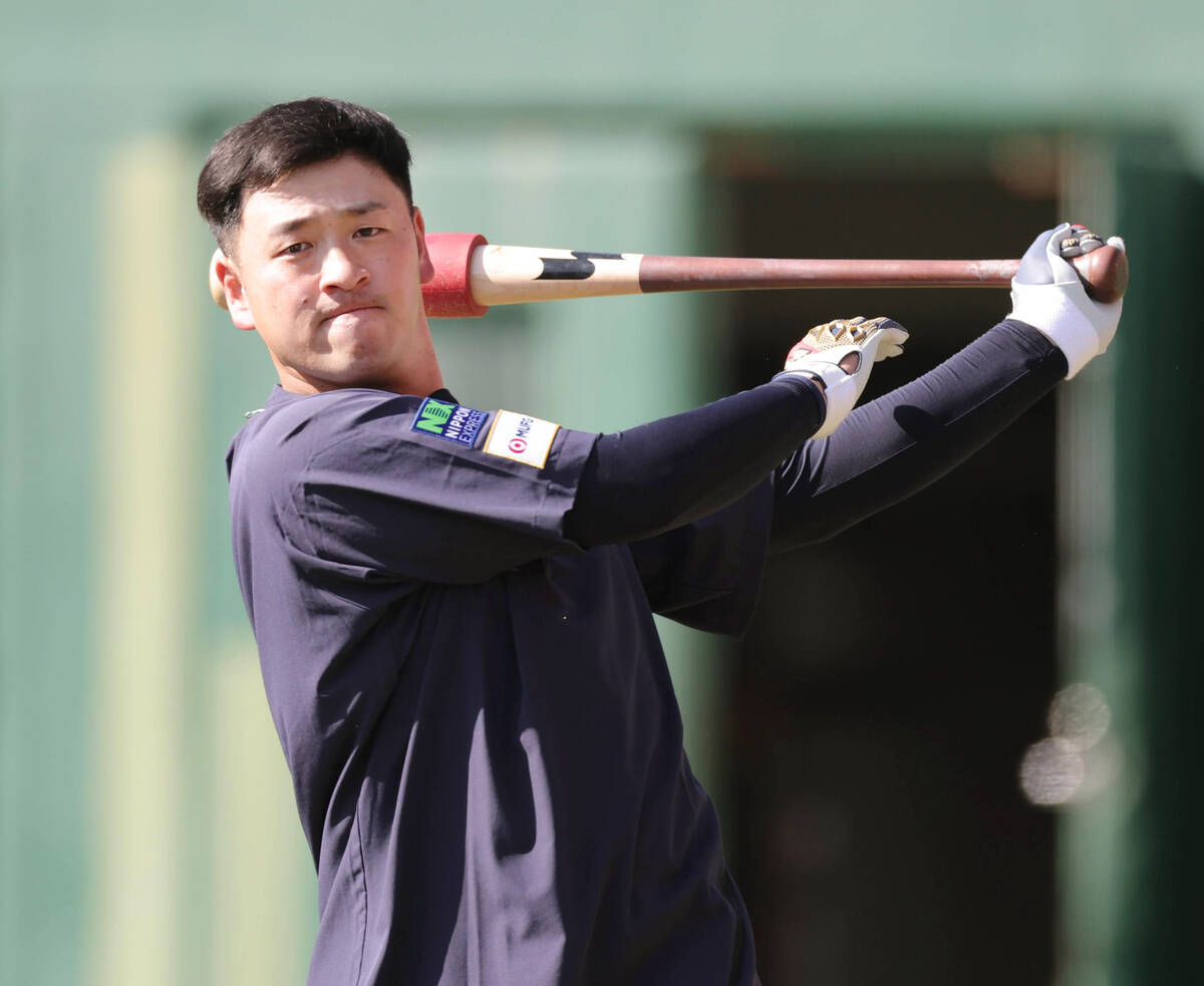 西武】外崎修汰がランチ特打でアップルパンチ2発「パワーが伝わってる