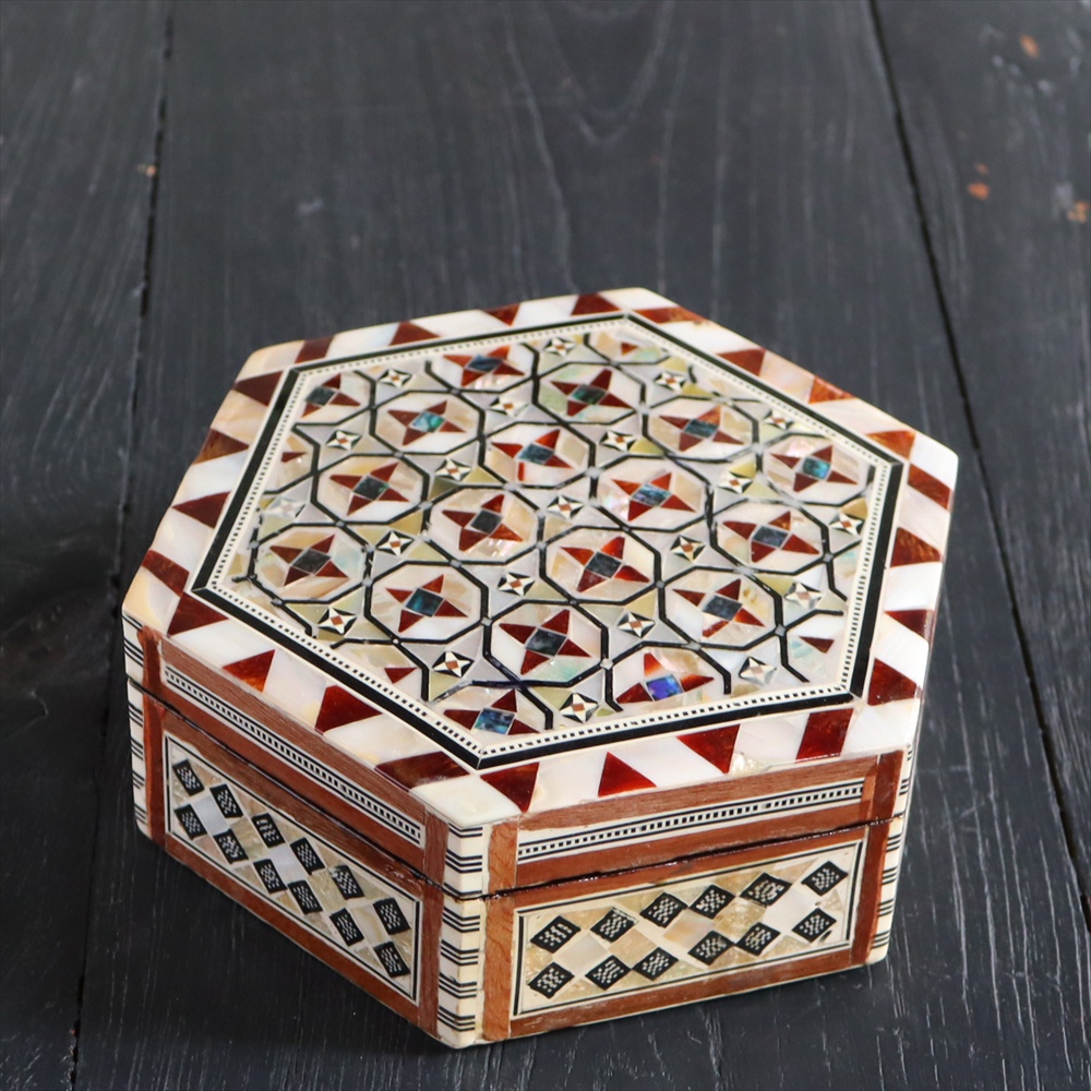 エジプト・アラベスクの螺鈿家具 / ガラタバザール