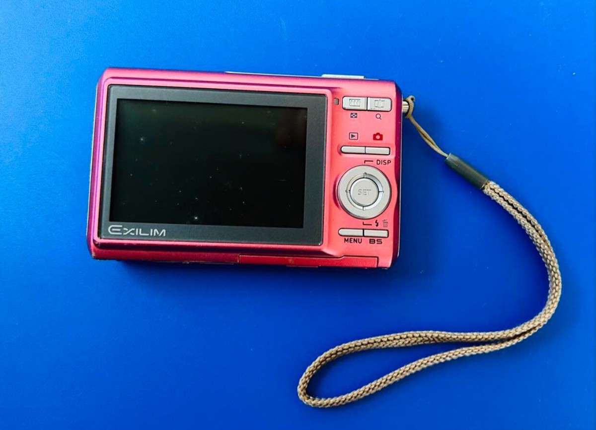 Casio Sanrio Hello Kitty Digital Camera EXILIM EX-Z75 7.2 mega
