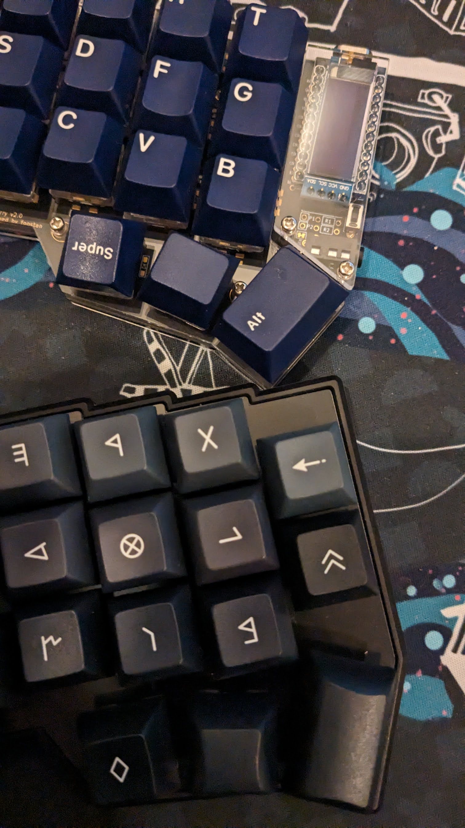 Corne Cherryを愛用した4年の後、Corne V4を購入した - chroju.dev