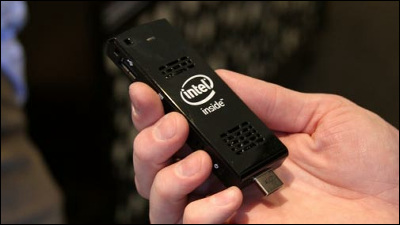 モニターに差し込んで使える手のひらサイズのIntel製極小PC「Compute