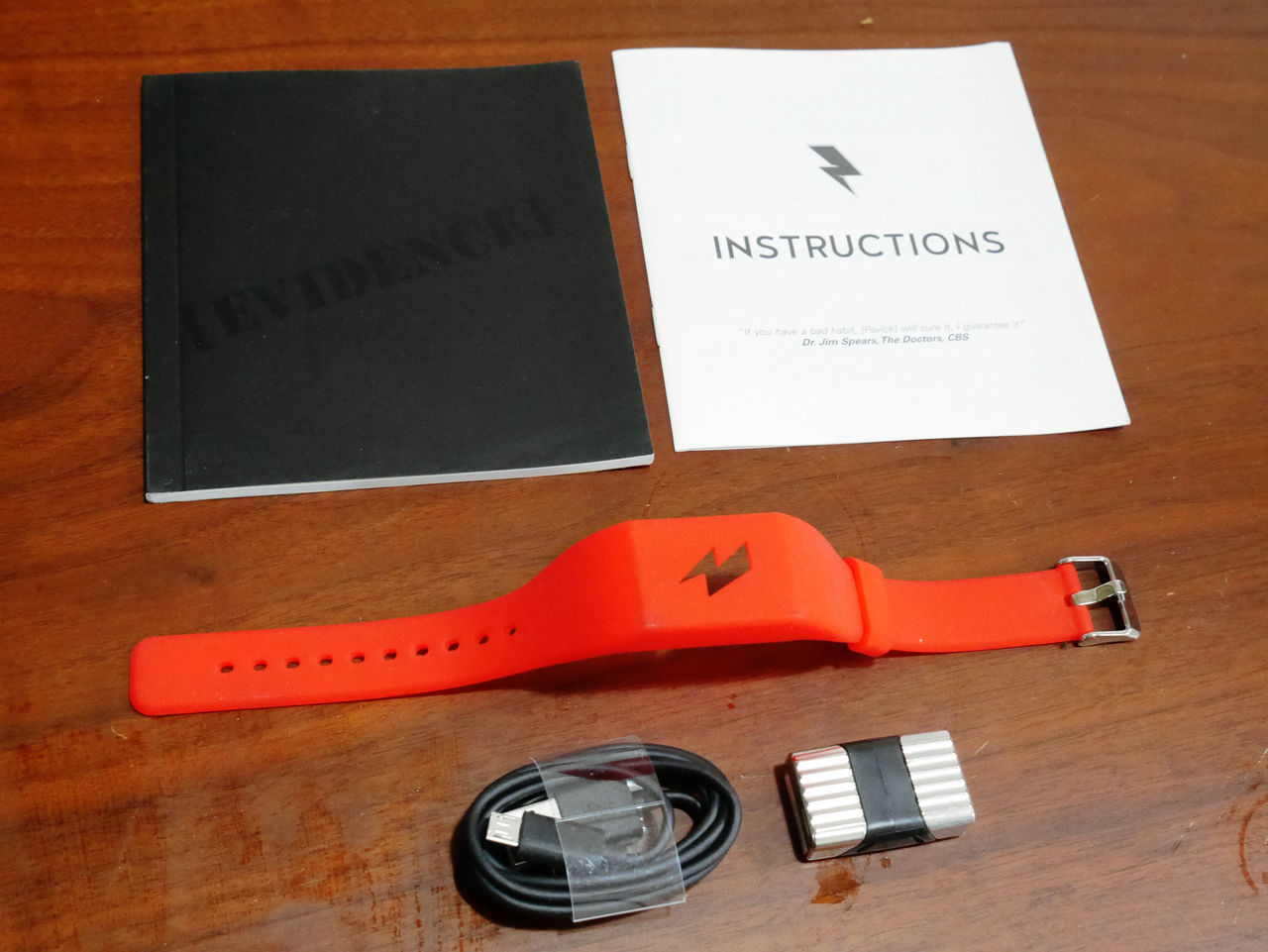 寝坊すると電気ショックが走る恐怖の目覚まし腕時計「Pavlok Shock