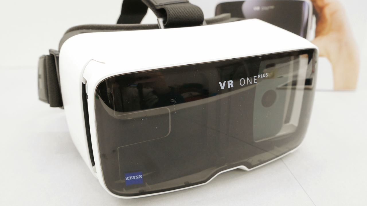 ツァイスが作った美麗グラフィックのモバイルVRヘッドセット「ZEISS VR