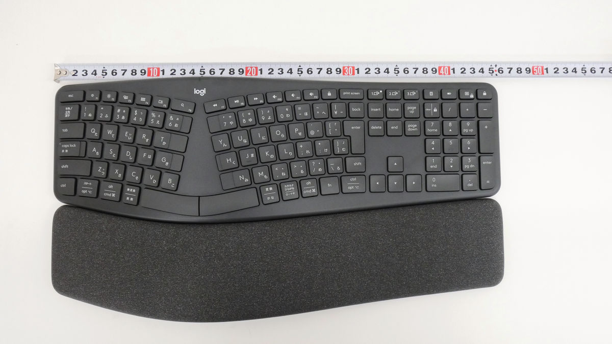 本体湾曲・ハの字型キー配置という超独特形状なロジクール製