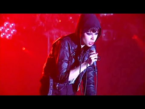 Crystal Castles - Courtship Dating (Reading 2009) - YouTube