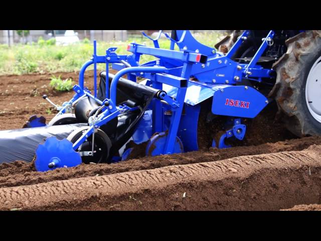 耕うん機 ISEKI TM165でマルチを張ってみる フィルムは上から出した