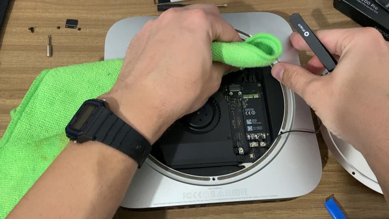 Apple Mac Mini late 2014 - Replacing the SSD - YouTube