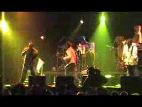 THE ROOTS - ALL IN THE MUSIC (LIVE) VEGOOSE 2006 - YouTube