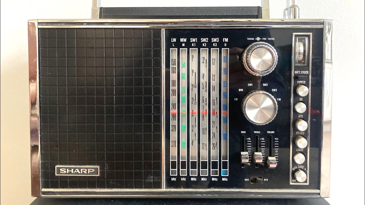 The Retro SHARP Multi Band Deluxe Radio Is BEAUTIFUL! - YouTube