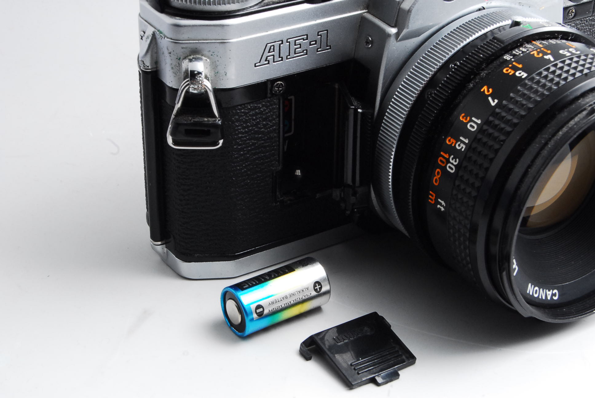 Canon AE-1カメラの基本的な操作方法と各種ダイヤルボタン類の役割