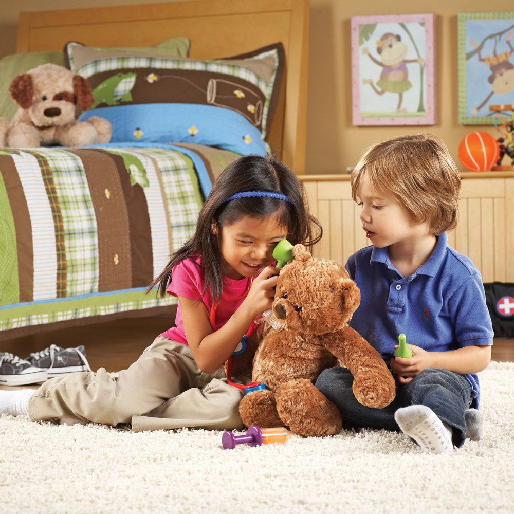 New Sprouts® Cure It! Doctor Set with Bag | Kaplan Early Learning