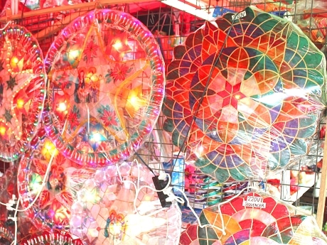 フィリピンの伝統クリスマスイルミネーション「パロル」、販売最盛期