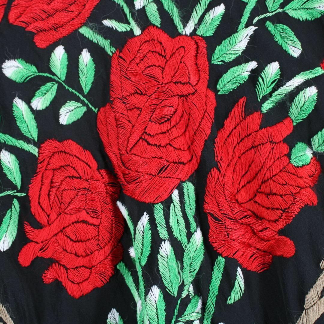 美品 フラメンコ衣装】ブラック マントン シージョ 黒 薔薇 刺繍 花柄