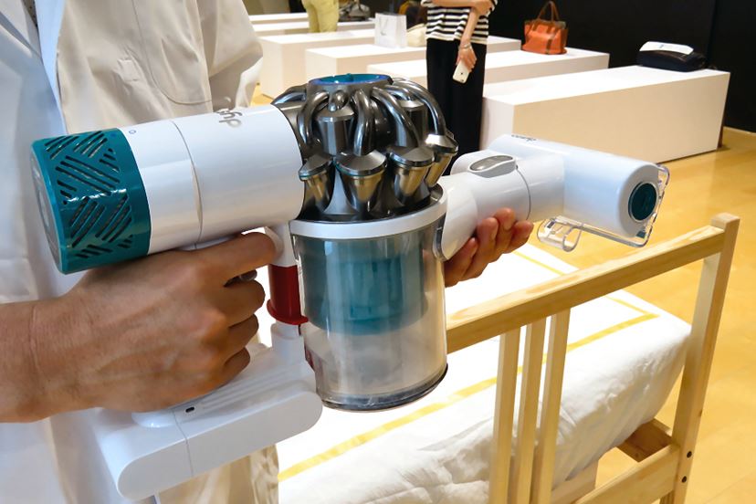 本当の布団ケアは叩いてもUVでもダメ？「Dyson V6 Mattress+」の実力と