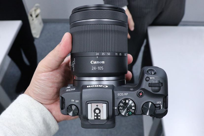 キヤノンが「EOS Kiss X10i」を発表！ 全画像自動転送の新サービス