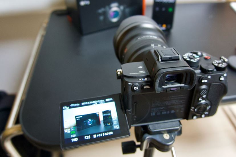 ソニー「α7S III」：動画向けミラーレスカメラの最高峰モデルを先行