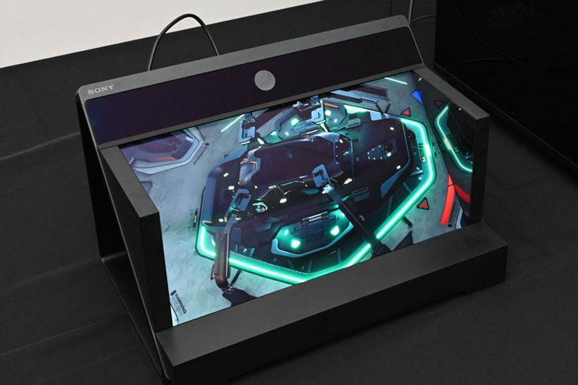 空間に3DCGを映し出すソニーの「空間再現ディスプレイ」の近未来感が