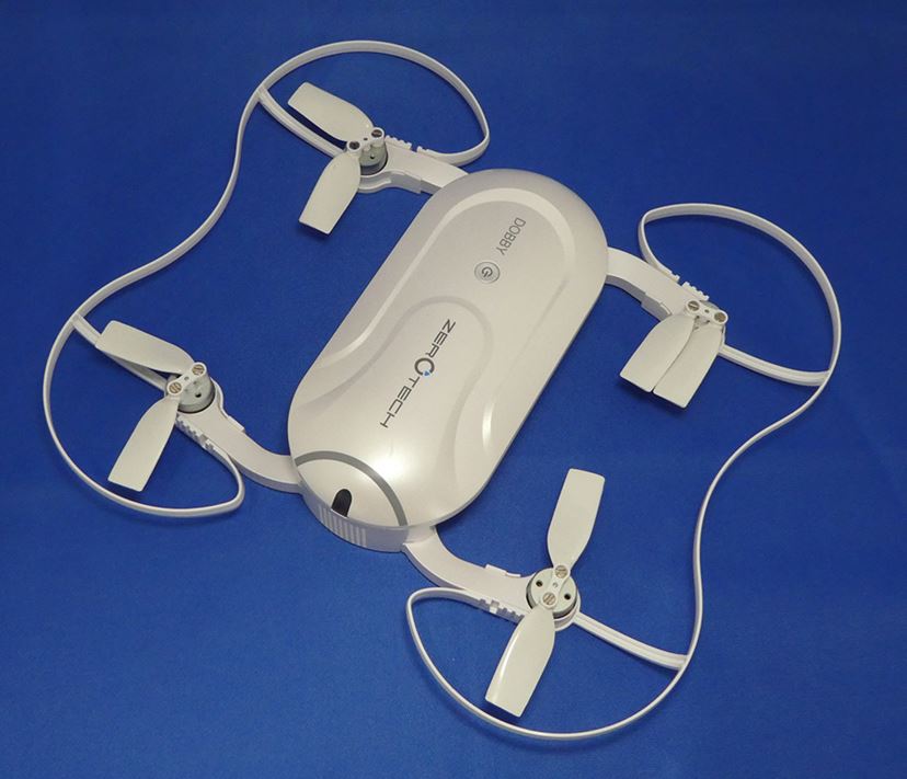 自撮りに便利！ ポケットに入れて持ち運べる小型ドローン「DOBBY」が