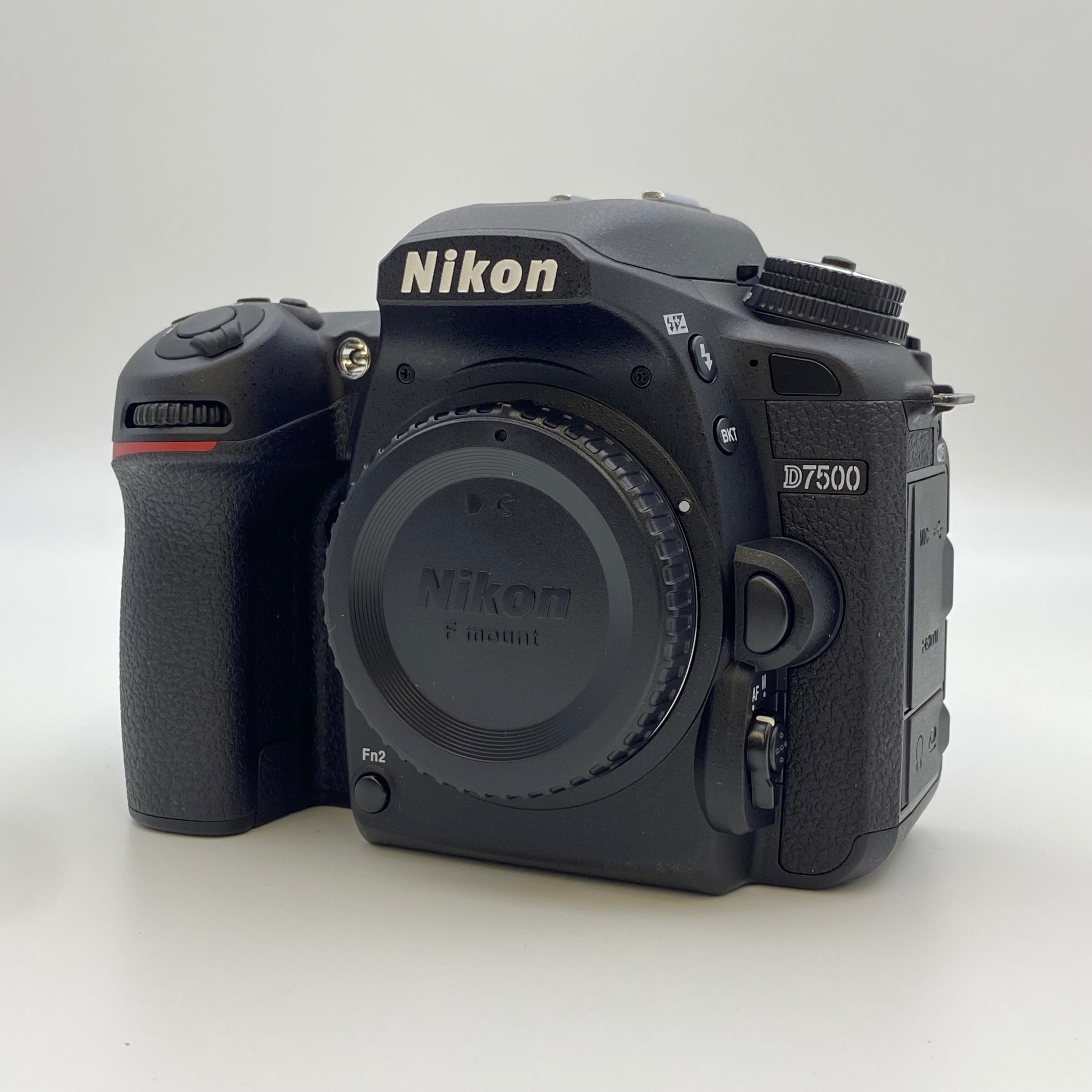送料無料】Nikon (ニコン) D7500 18-140 VR Kit 一眼レフカメラ レンズ