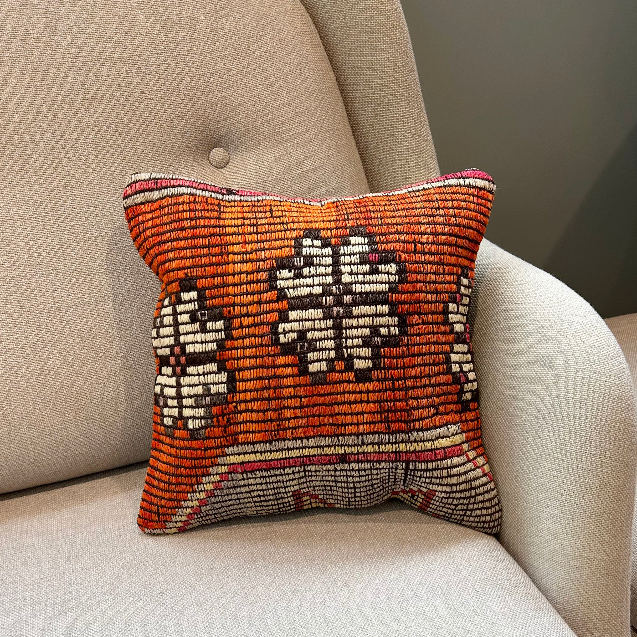 オールドキリム キリムクッションカバー 35×35㎝ (C-11196) – キリム屋