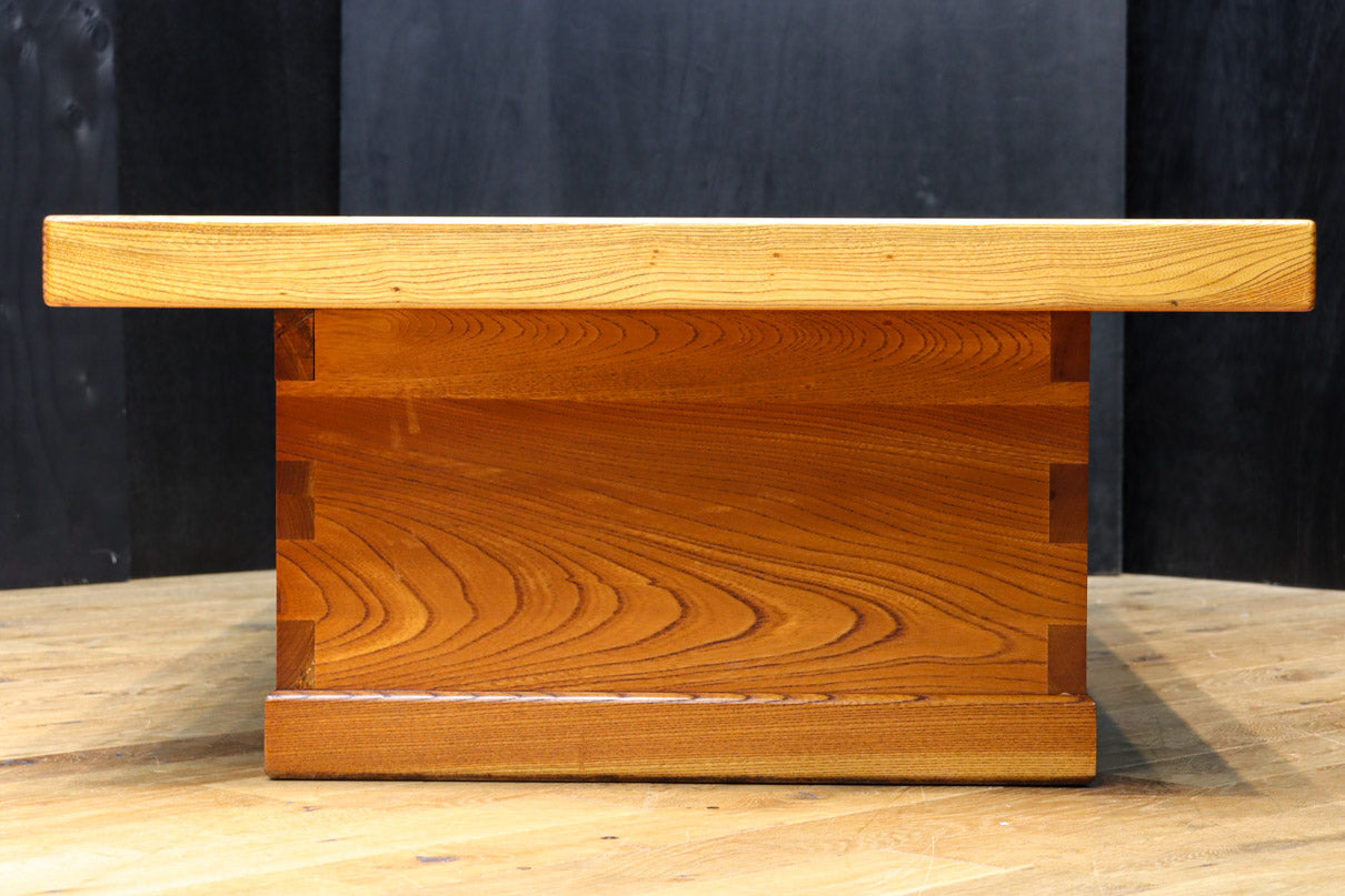 特大サイズ！！欅の杢目が浮かぶ美しい色艶をした関西火鉢 BB2792 – 古