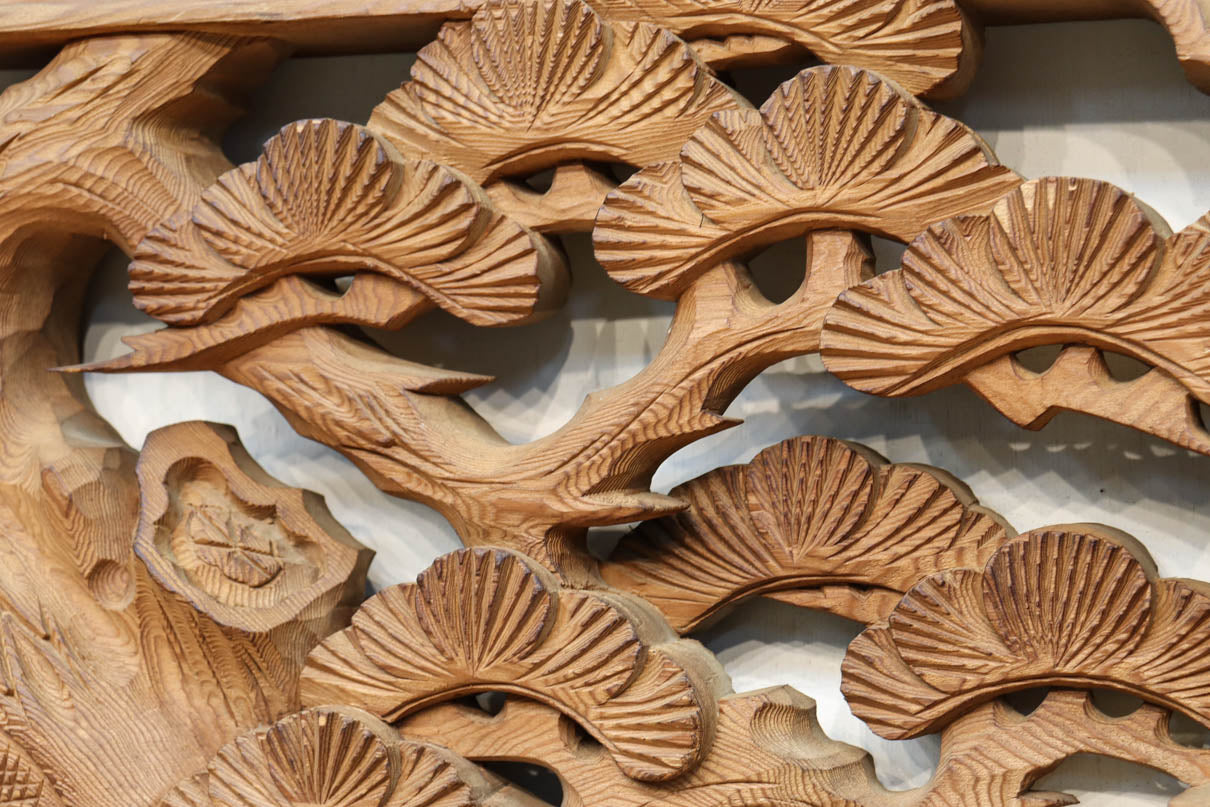 松竹の自然美を深彫りで描いた彫刻欄間 EZ2434a 在庫1枚 – 古福庵