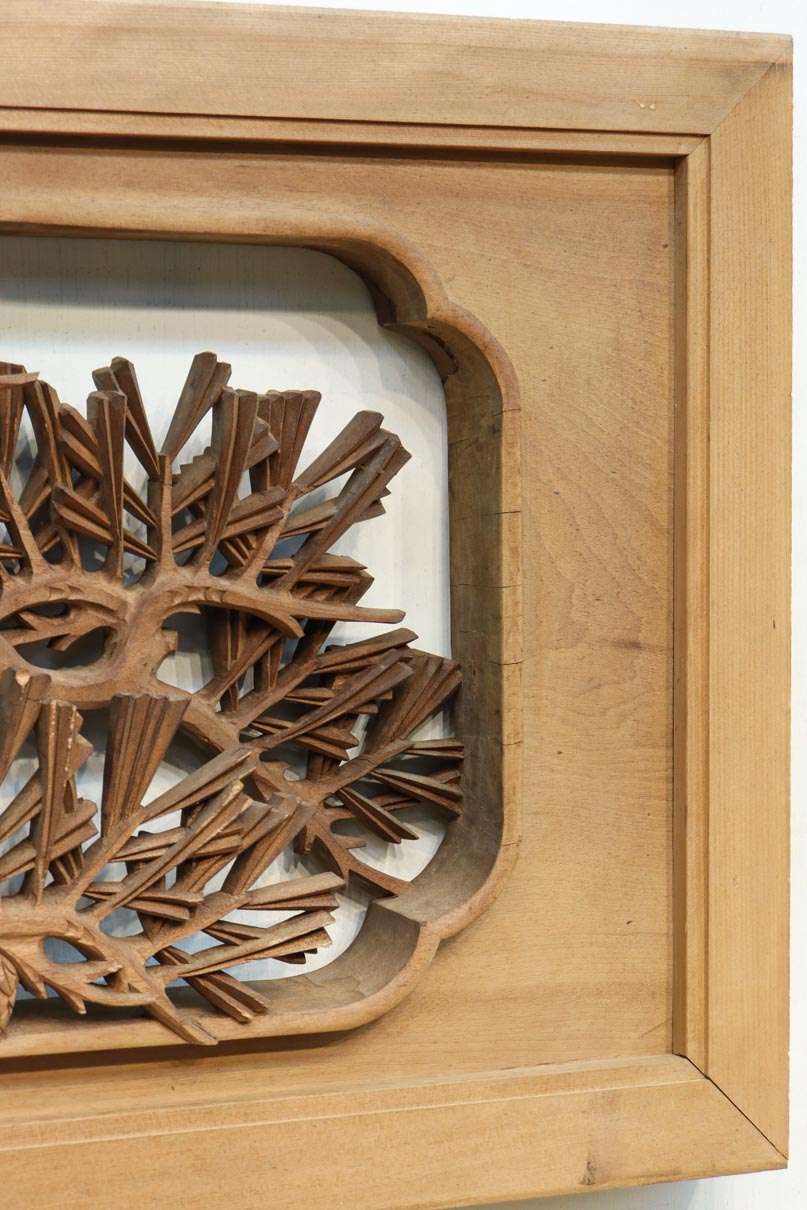 見事な枝ぶりの松と飛翔する鶴の美しい姿を描いた彫刻欄間 EZ2937 在庫