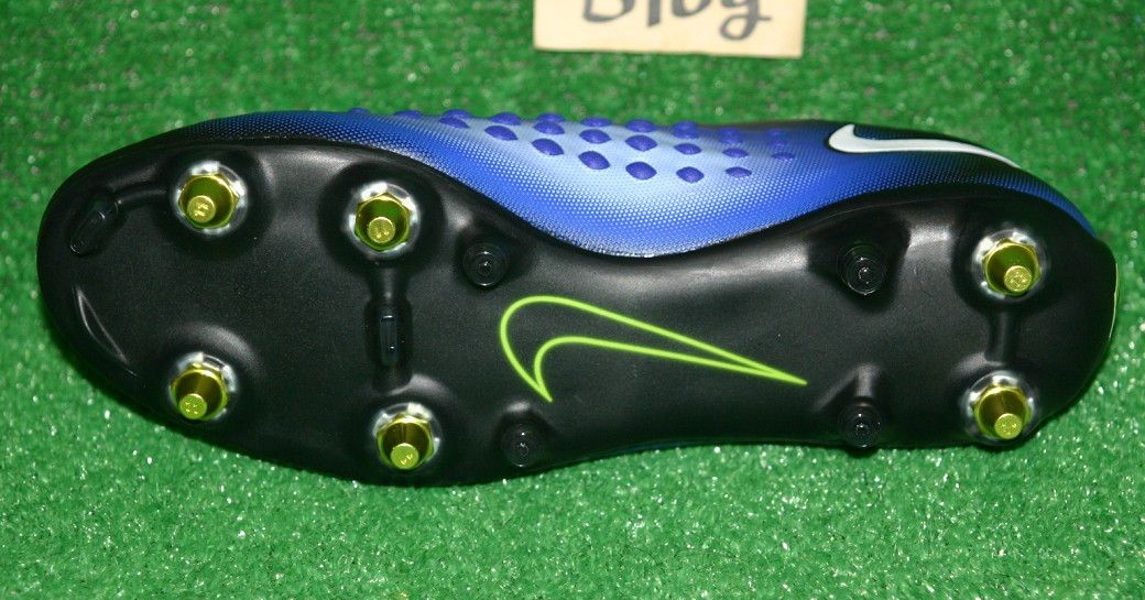 レビュー】 ナイキ アンチクロッグトラクション SG-PROソール 評価