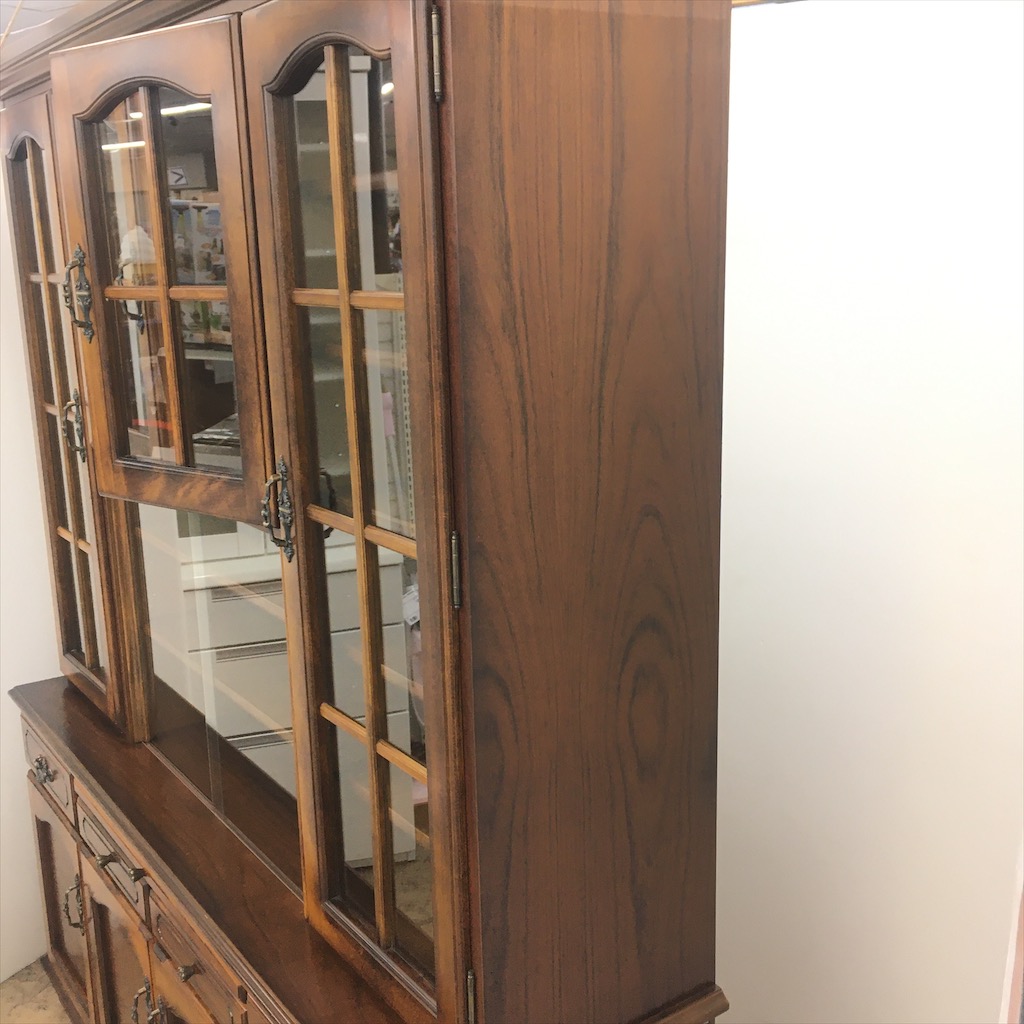 中古 近郊限定販売 自社便格安 カリモク コロニアル 4枚扉カップボード