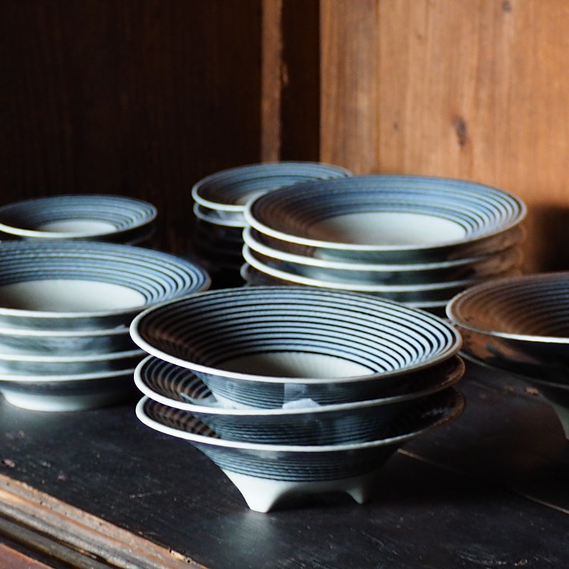 藍駒 三つ足中鉢 | ブランド,BARBAR,藍駒 | マルヒロオンラインショップ