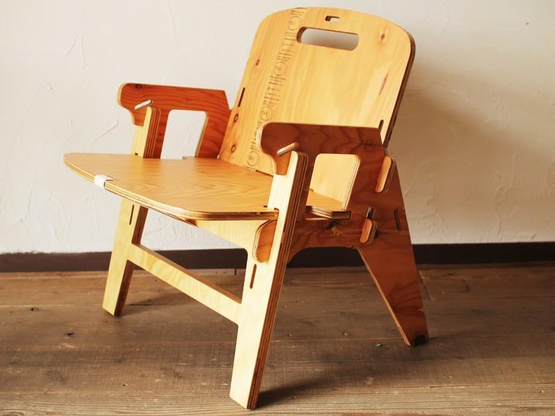 さすがアウトドアスペック。組み立て式なのにこの座り心地はたまらない