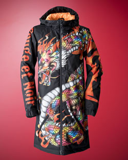 GACKT×KISSMARKで、迫力ある「龍」デザインのスノボアイテムが新登場