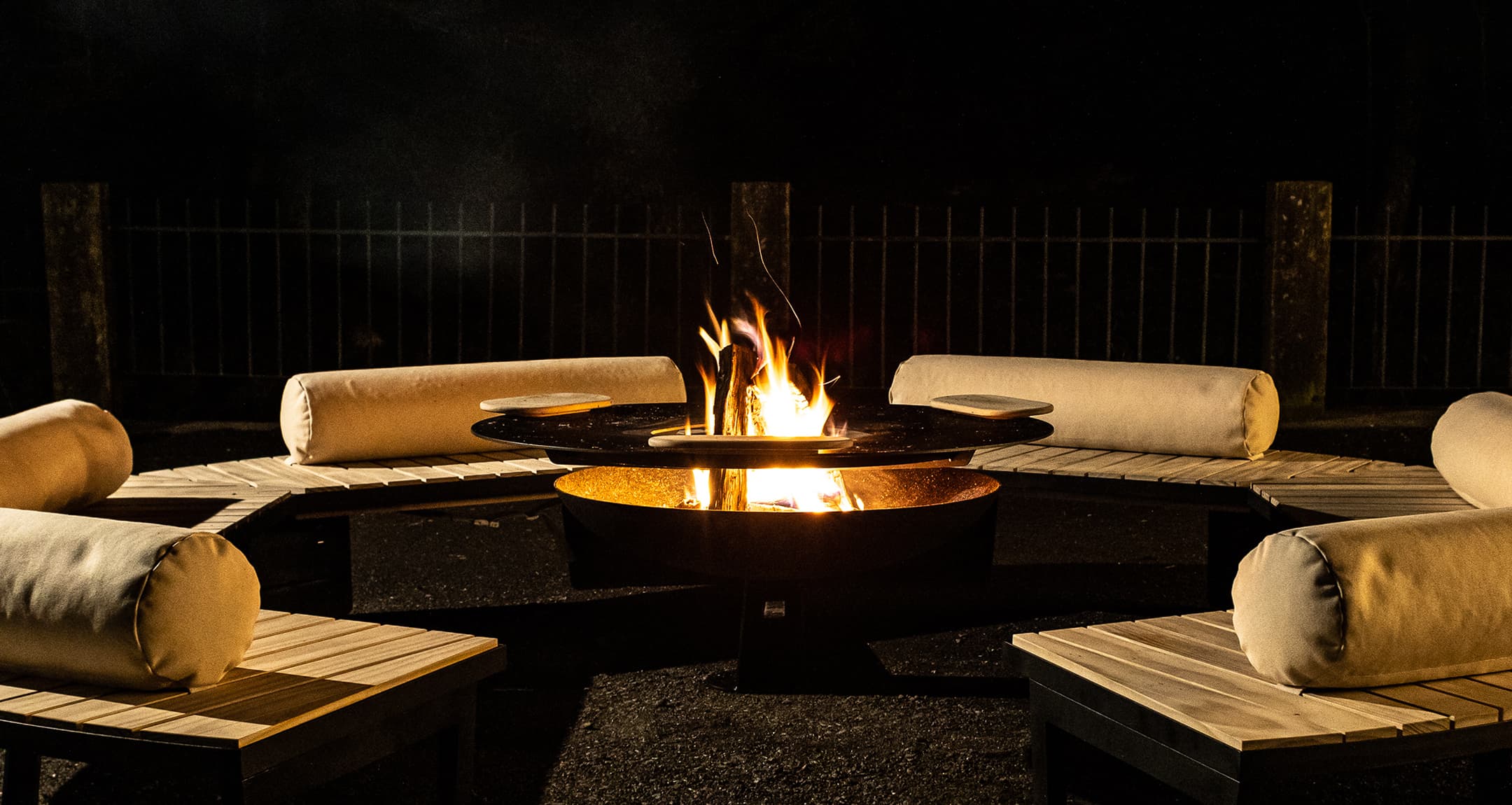 ocota｜ベンチ&テーブル一体型の焚き火台