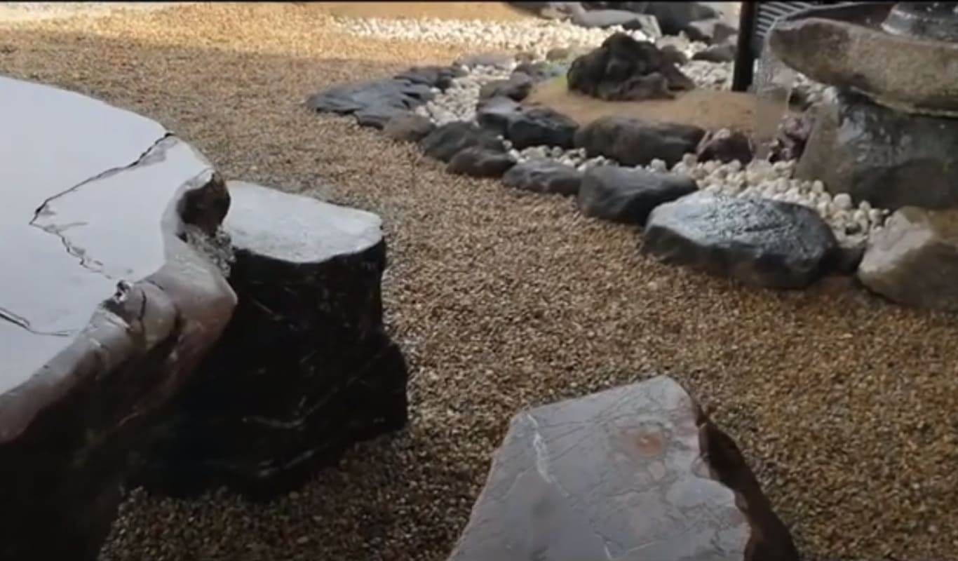 11月：京都の銘石-鞍馬石のアート / 太田庭石展示場の坪