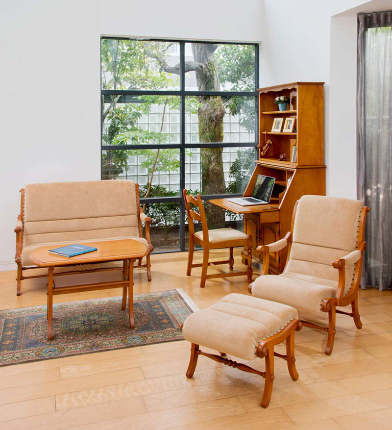 横浜クラシック家具 ダニエルの布ソファ 株式会社 ダニエル【神奈川県