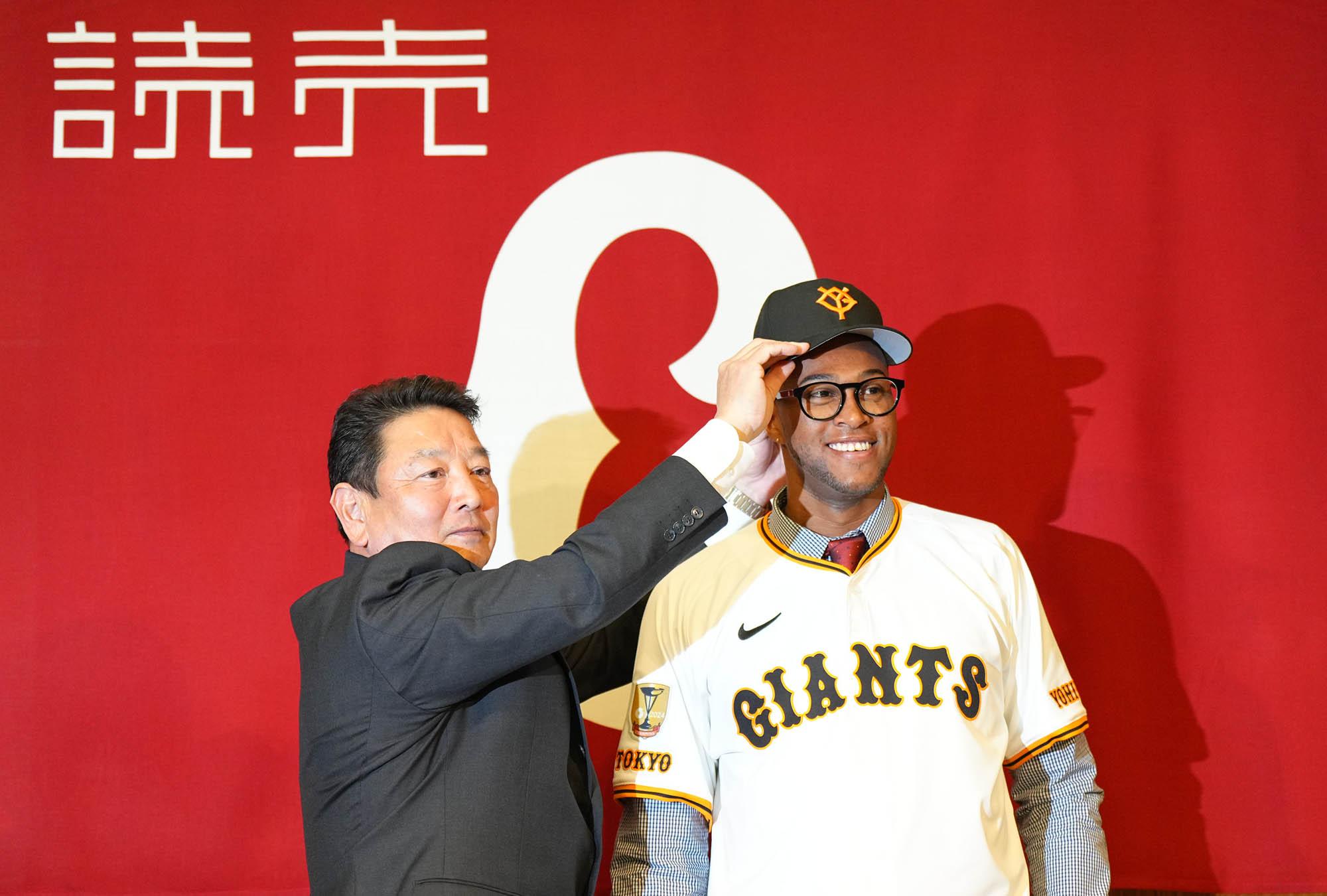 マルティネス投手が会見「優勝の瞬間、経験したい」 | 読売