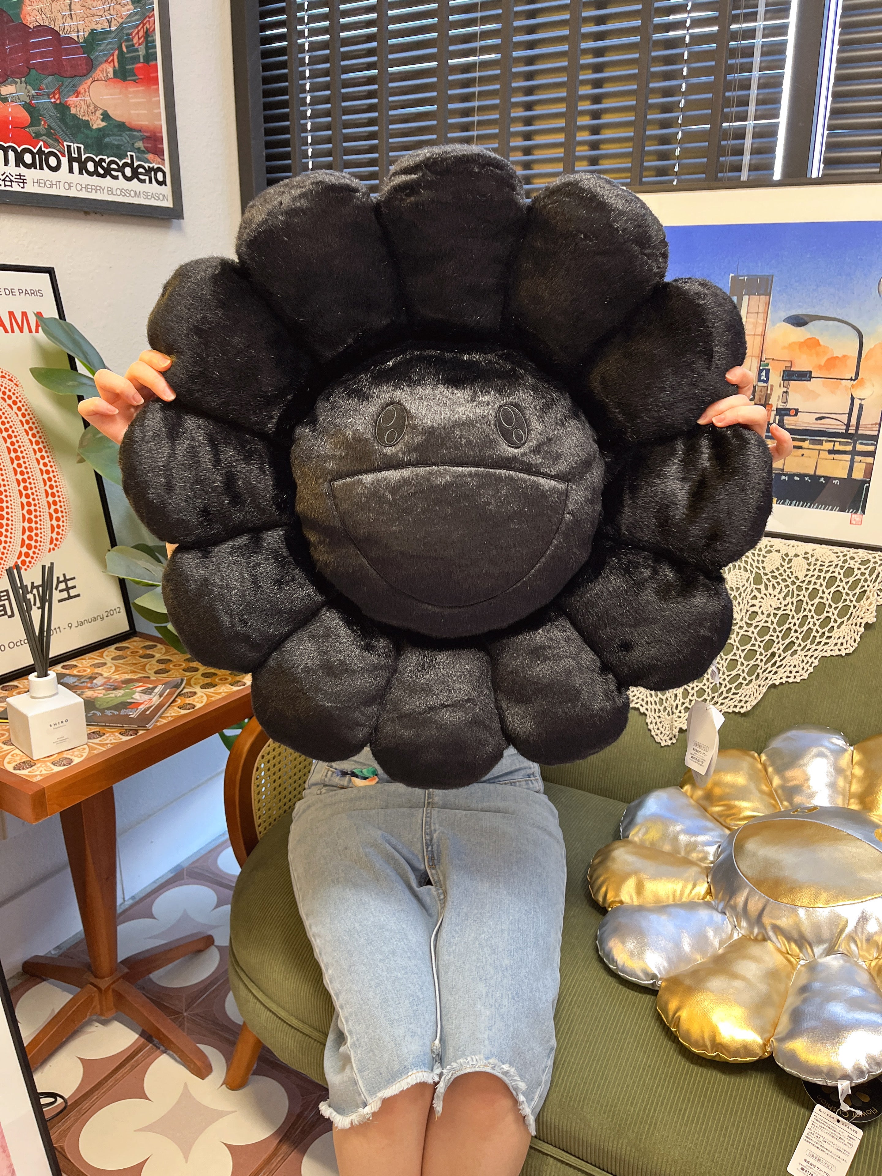 村上隆Takashi Murakami 太阳花抱枕Flower Cushion all black 60cm