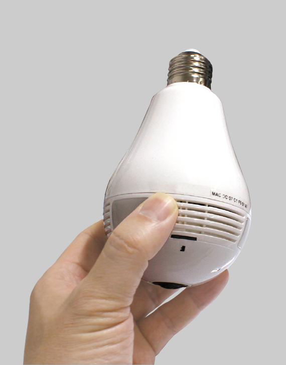 電球ソケットに入れるだけ。電球のような防犯カメラでもっと簡単に身を
